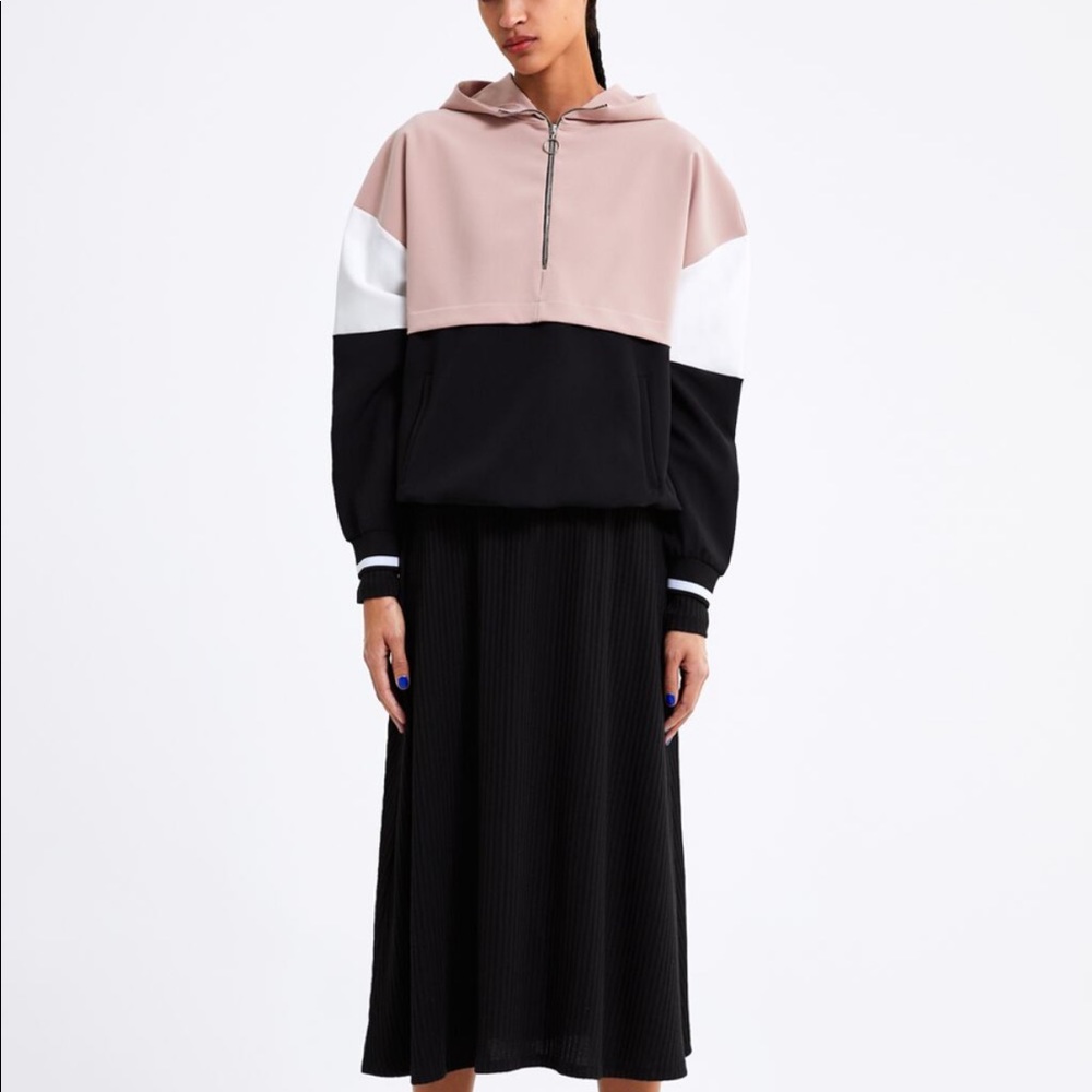 Jacket with pouch pockets